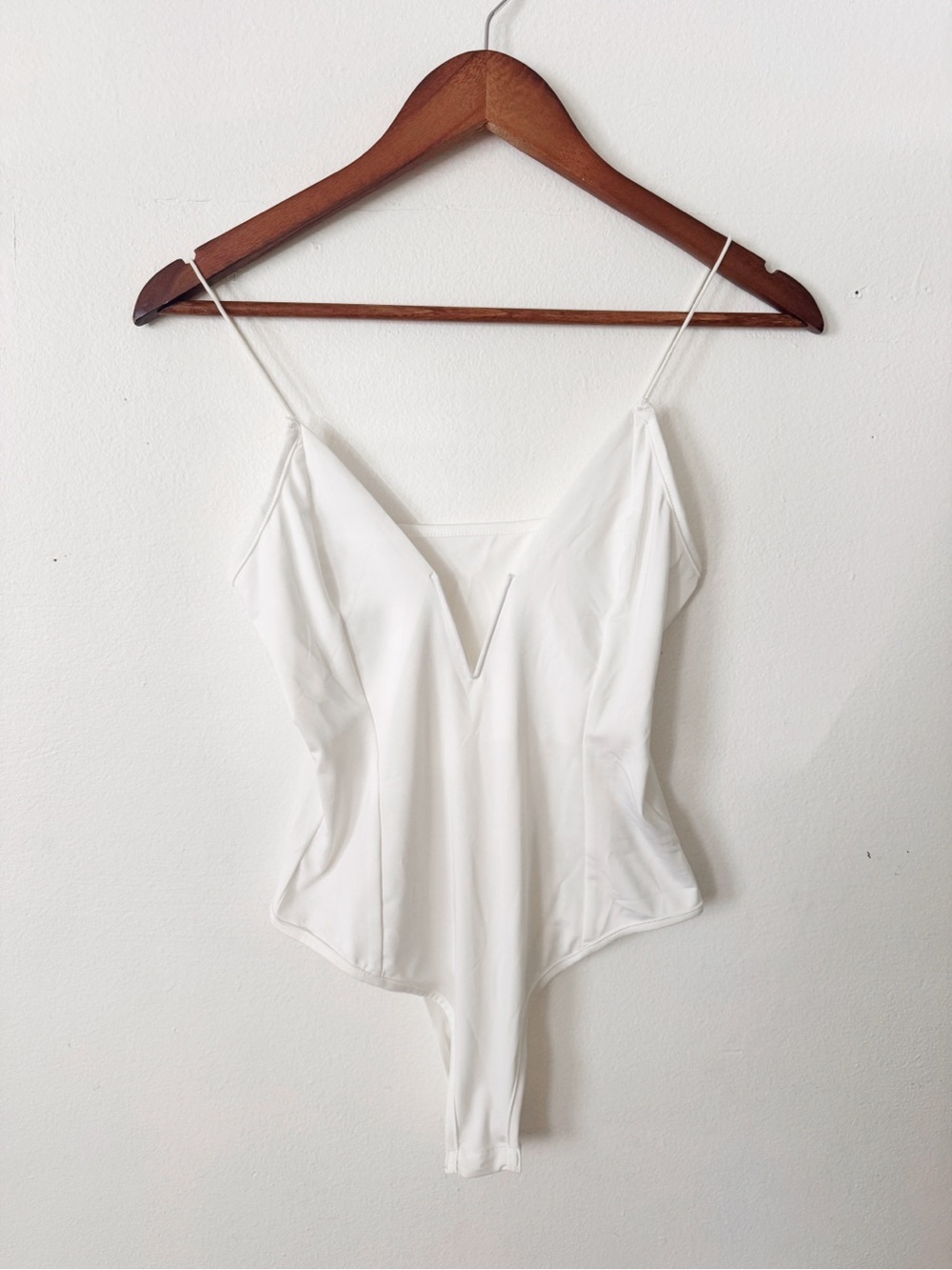 SHEIN White V-Neck Spaghetti Strap Bodysuit small petite - Picture 2 of 4